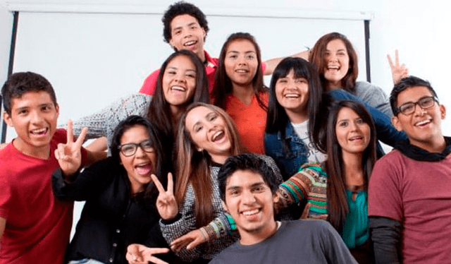  Grupo de jóvenes peruanos. Foto: It User   