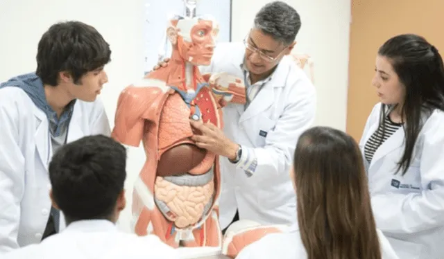 La carrera de Medicina es una de las mejor pagadas en Perú. Foto: Andina 