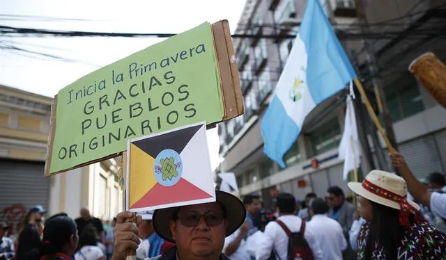 Cientos de guatemaltecos se encuentran a la espera de que Bernardo Arévalo asuma la presidencia del país. Foto: EFE   