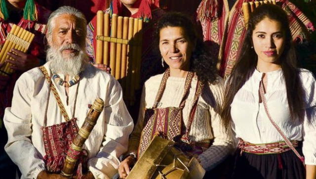  Wachán, Martika y Siwar Q´ente Bajiyoperak, forman parte de la agrupación musical Apu Pachatusan.   