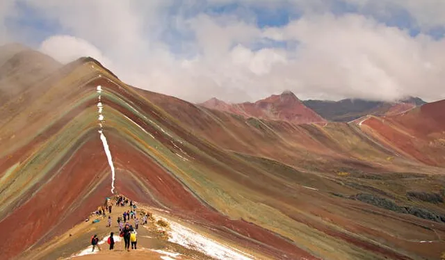  La Montaña de 7 colores es un atractivo turístico que se encuentra en Cusco. Foto: Picchu Travel   