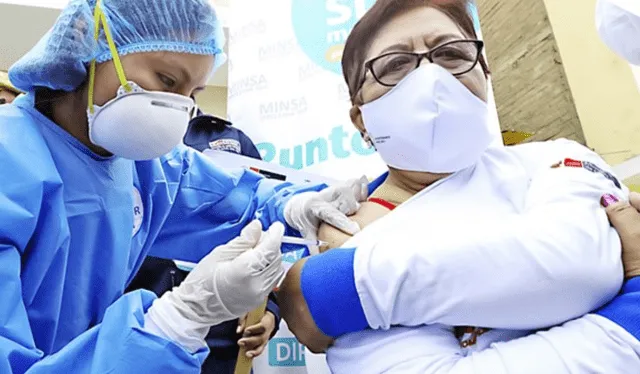 Minsa anunció la aplicación de la vacuna monovalente para las poblaciones vulnerables. Foto: El Peruano    