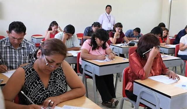  Los docentes reciben incrementos salariales desde el 2023. Foto: composición LR/Andina    