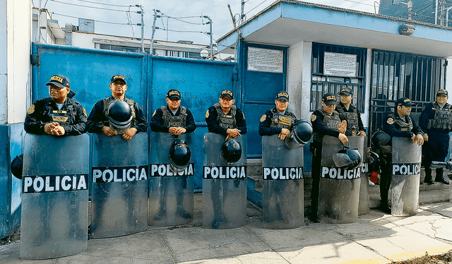  Morgue. La policía evitó que extraños se acerquen a deudos. Foto: difusión    