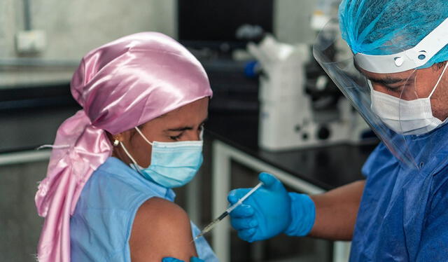 Pacientes oncológicos recibieron la cuarta dosis contra la COVID-19. Foto: difusión    