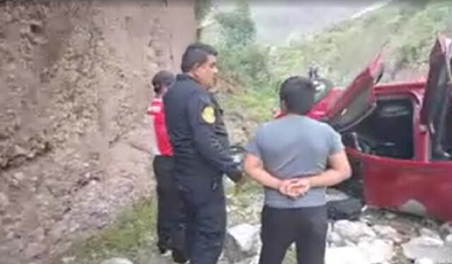 Cuerpos de pasajeros fueron hallados en el interior de vehículo. Foto: captura de Latina TV   