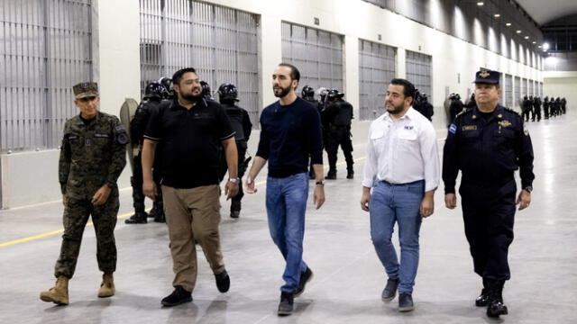 Nayib Bukele visita la megacárcel en El Salvador. Foto: El Salvador   