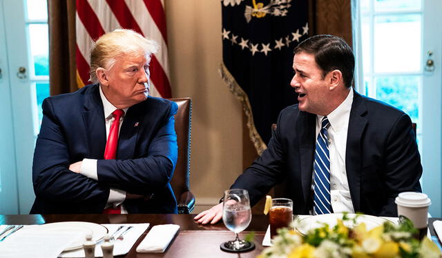 Según testigos, el republicano Doug Ducey fue presionado por Trump para que este anulara el triunfo de Joe Biden. Foto: The Washington Post   