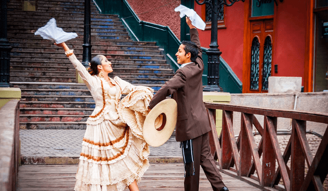  La marinera es un baile típico del norte del Perú. Foto: Perú Tour   