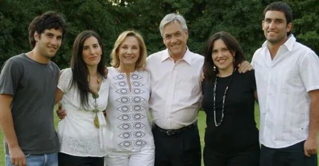 Sebastián Piñera junto con su esposa y sus 4 hijos. Foto: El País   