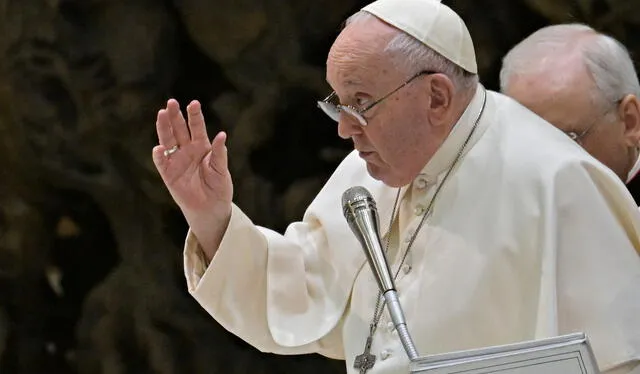  “La Iglesia se gobierna con la cabeza, no con las piernas”, mencionó el papa Francisco sobre su estado de salud. Foto: AFP    