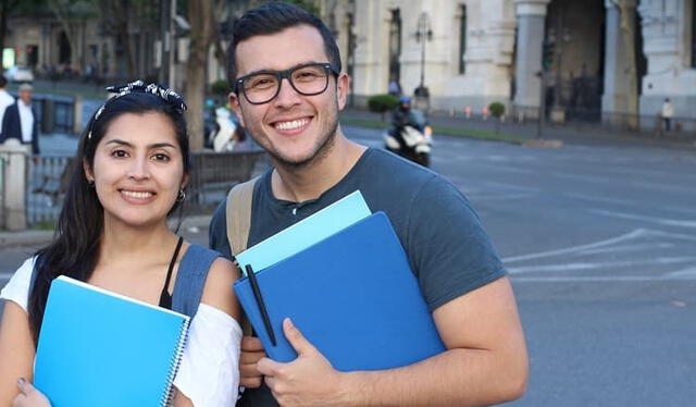 Muchos estudiantes viajan a Canada para seguir especializandose. Foto: Mundo Becas    