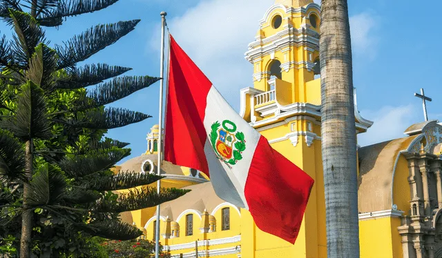 Bandera del Perú. Foto: Canva   