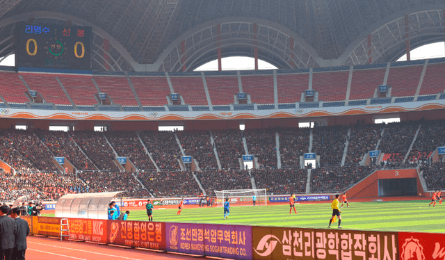 El estadio de fútbol más grande del mundo suele ser sede de los partidos de la sección nacional de Corea del Norte. Foto: KTG North Korea Travel    