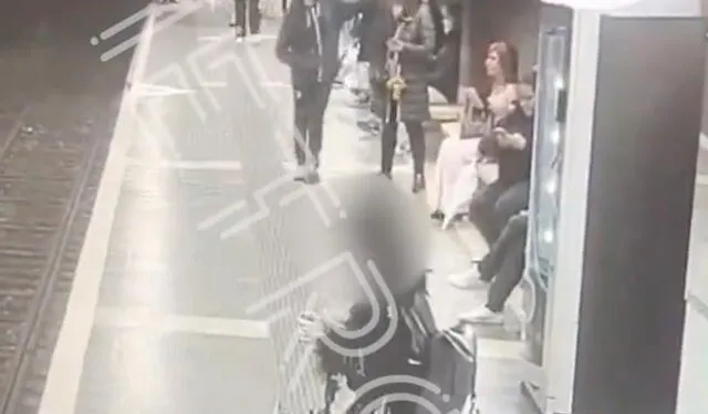 El ataque sucedió el viernes a las 10 de la mañana. Foto: Captura de video en X/ Metrópoli Barcelona   