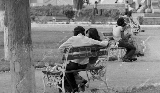 Parques del centro de Lima eran visitados por los enamorados. Foto: El Peruano    