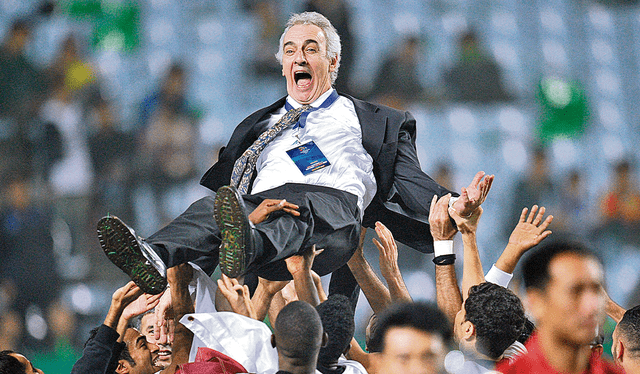  Festejo. Noviembre del 2011, cuando ganó la Liga de Campeones de la Confederación Asiática de Fútbol con el Al-Sadd de Qatar. Foto: difusión    