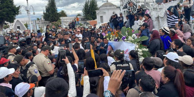 La menor fue enterrada en la ciudad de Riobamba, en medio de la indignación de la población. Foto: Ángel Pilatuña / Ecuavisa   