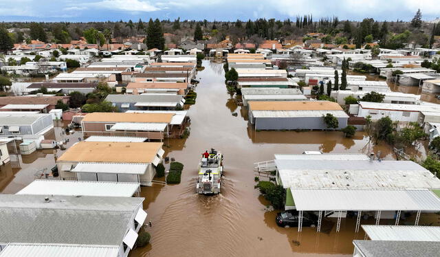 Foto: Josh Edelson| Así lucen las calles de California luego de las inundaciones en estos últimos tres días. Se espera una mejora para los días restantes.    