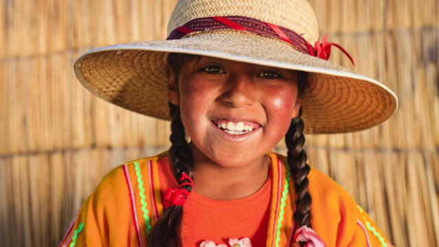 La globalización y las políticas de asimilación cultural son las principales causas detrás del desplazamiento de las lenguas. Foto: Andina   