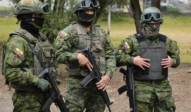 Ecuador es azotado por una grave crisis de inseguridad, la cual ha llevado a Noboa a tomar medidas como la participación de los militares en el resguardo ciudadano. Foto: AFP   