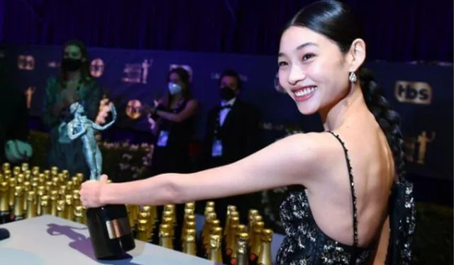  Hoyeon Jung es ganadora de los SAG Awards 2023. Foto: SAG Awards/Instagram   