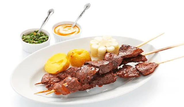  Anticuchos, uno de los platillos favoritos en Lima. Foto: Cocinista   