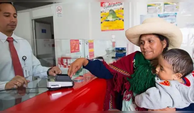  El Programa Juntos promueve que las mujeres gestantes, niñas, niños y adolescentes de los hogares más pobres accedan a la salud preventiva materno-infantil y a los servicios de escolaridad sin deserción. Foto: Cutivalú   