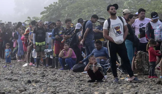 El viaje clandestino a través del tapón del Darién suele durar 5 o 6 días, a merced de todo tipo de inclemencias meteorológicas. Más de 390.000 migrantes han entrado en Panamá a través de esta selva. Foto: AFP