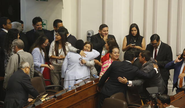 Fujimoristas celebraron el retorno de la bicameralidad. Foto: Carlos Félix/La República   