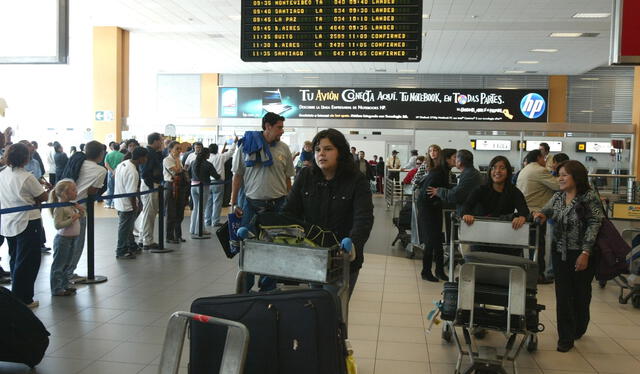  Ciudadanos llegan a Perú desde diversos países del mundo. Foto: Andina   