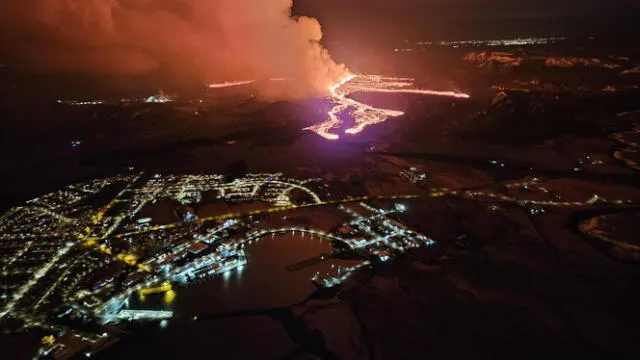 Tras una nueva erupción volcánica en Islandia la lava ya ha llegado a zonas como Grindavíkurveg y Grindavík. Foto: @RUVfrettir/Twitter  