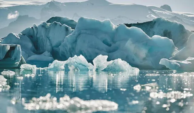 Producto del aumento de temperaturas existe mayor deshielo de glaciares. Foto: AdobeStock /vitaliymateha  