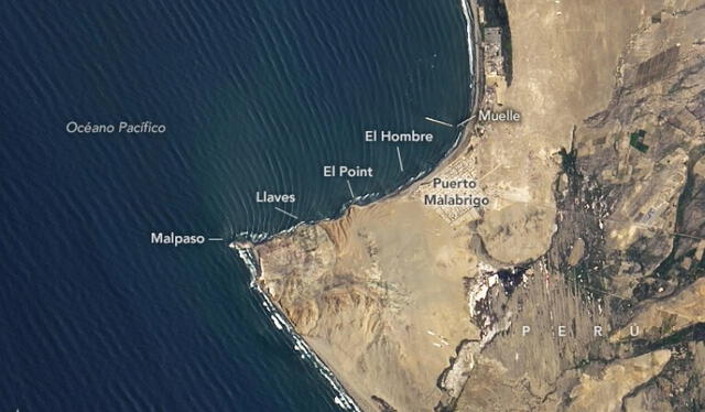 Puerto Malabrigo, ubicado en Chicama, acreedor de la ola más larga del mundo. Foto: NASA   