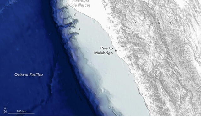 Las olas que llegan del océano abierto viajan casi paralelas a esta parte de la costa peruana en Puerto Malabrigo. Foto: NASA   
