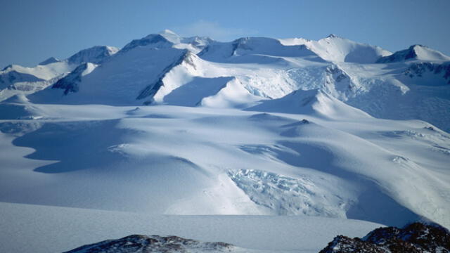 La Antártida tiene una superficie de 14,2 kilómetros cuadrados, por lo que se convierte en el desierto más grande del mundo. Foto: National Geographic en Español  