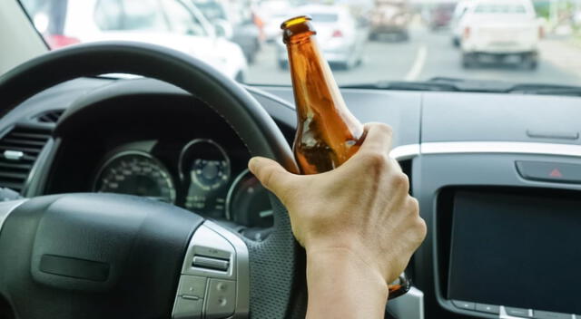 El aumento de la edad mínima para consumir alcohol en Estados Unidos está relacionado directamente con los accidentes automovilísticos. YIP   
