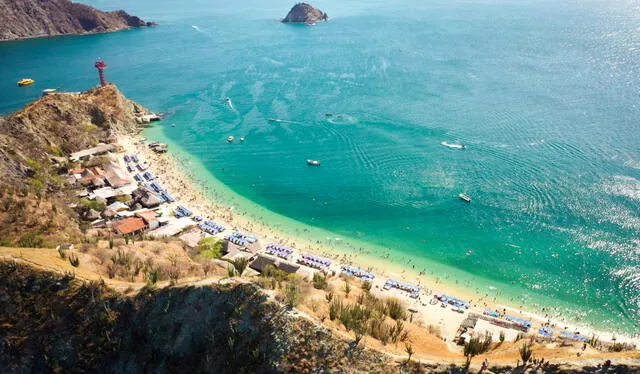 Playa Blanca en Colombia destaca por sus inmensas aguas color turquesa. Foto: Worldmoments   