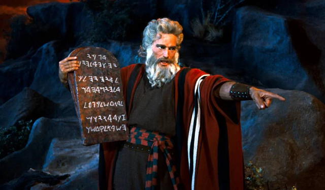  Charlton Heston fue aclamado por los expertos por su papel como Moisés. Foto: Paramount Pictures    