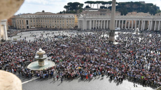 Miles de fieles se reunieron para escuchar al papa Francisco. Foto: Osservatore Romano   