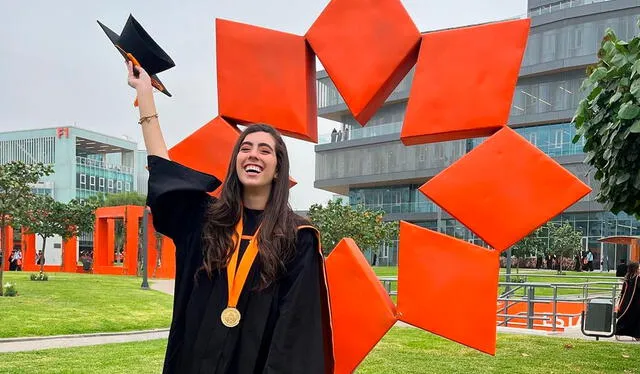 Matilde León se graduó de la Universidad de Lima. Foto: Instagram/Matilde León   
