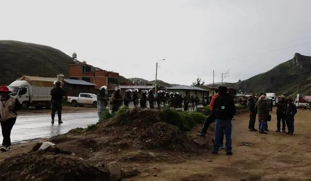 <strong> PNP brinda seguridad a protesta/ Foto: Chumbivilcas informa </strong>   