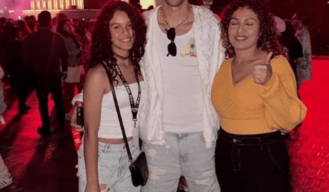  Pablo Sabbag en el concierto de Karol G junto con la hija de su nana, a quien sorprendió llevándola al concierto de Karol G. Foto: Instagram/Pablo Sabbag   