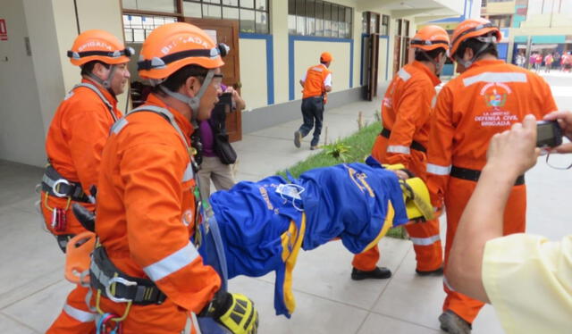Defensa Civil cumple un rol importantísimo ante graves situaciones, por ejemplo, ante sismos. Foto: Andina.   