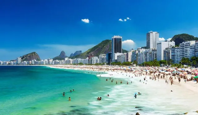  <strong>Copacabana no solo alberga las mejores playas del mundo, sino que también cuenta con una amplia gastronomía e innumerables atractivos para visitar por los turistas.</strong> Foto vía Booking   