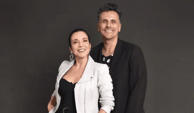  Karla Constant y Sergio Lagos son los conductores del reality chileno ‘Tierra Brava’. Foto: Canal 13    