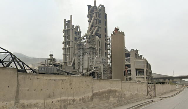  De día. Así se ve fábrica cementera <strong>UNACEM </strong>. Foto: Google Maps   
