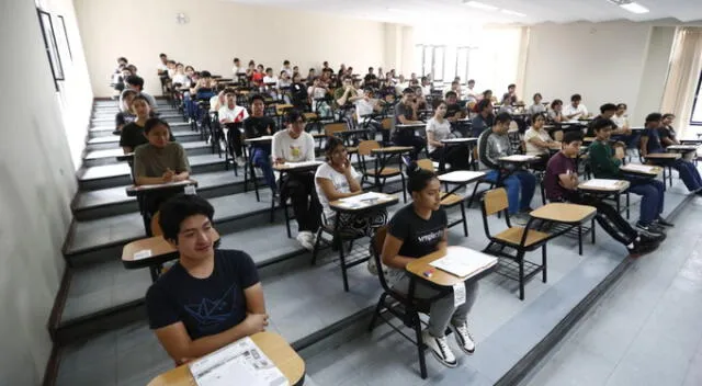 Miles de estudiantes se preparan para el examen de admisión. Foto: Andina   