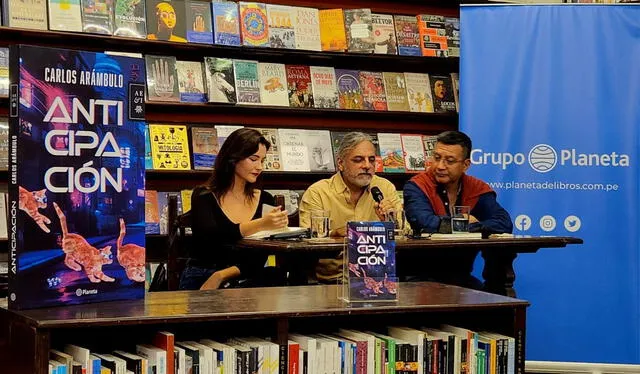 Lanzamiento de la novela 'Anticipación', de Carlos Arámbulo, con los ponentes Belén Milla y Ricardo Sumalavia. Foto: Planeta   
