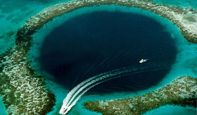  El agujero azul más grande del mundo se encuentra en Yucatán, México.   